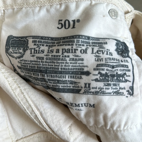 Levi’s cream 501 denim shorts - Picture 4 of 6